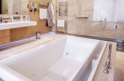 Compact Bathtub for Small Spaces